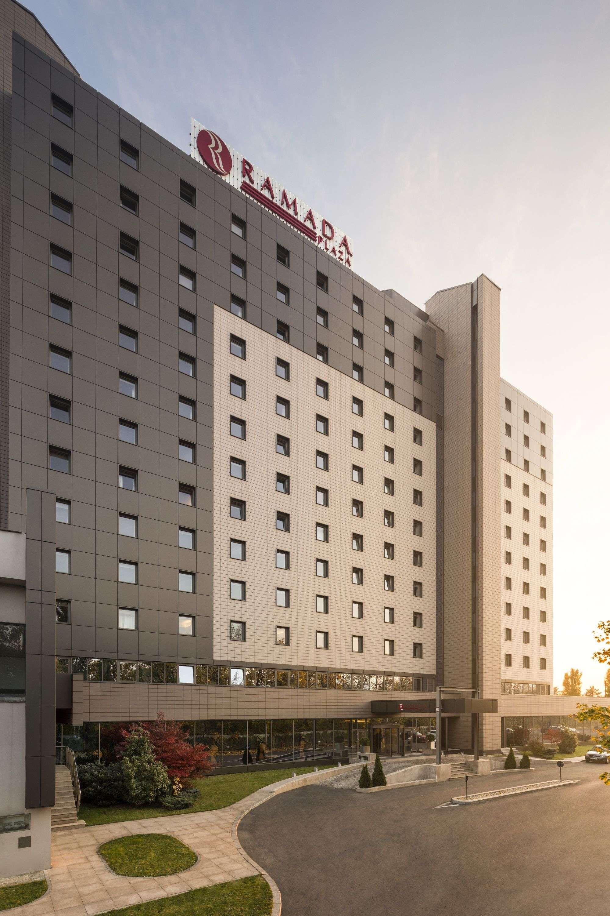 Ramada Plaza By Wyndham Bucharest Convention Center Hotel Exterior photo